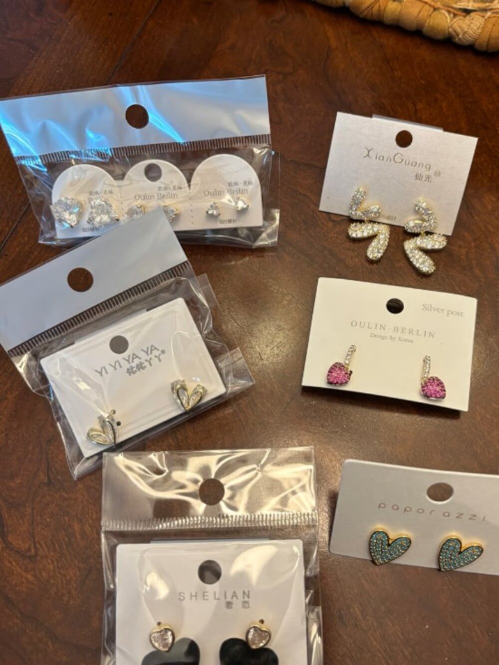 8 pairs of heart earrings
